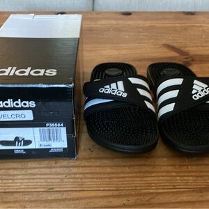 Adidas slides 2y NEW